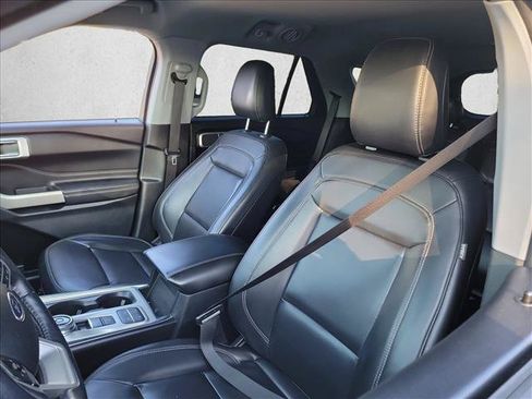 Used 2021 Ford Explorer XLT w/ Equipment Group 202A RWD image 13