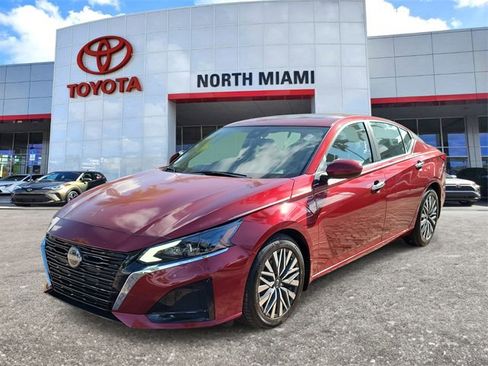 Used 2024 Nissan Altima 2.5 SV w/ SV Premium Package image 2