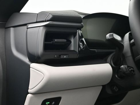 New 2026 Porsche Macan Electric image 26