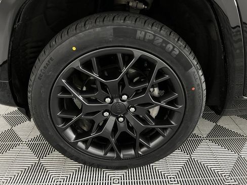 Used 2024 Jeep Grand Cherokee Summit image 11