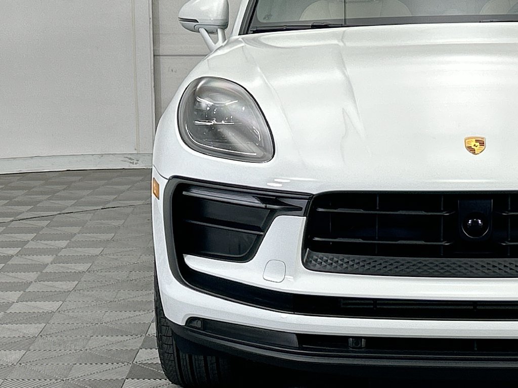 Used 2026 Porsche Macan AWD/4WD image 12