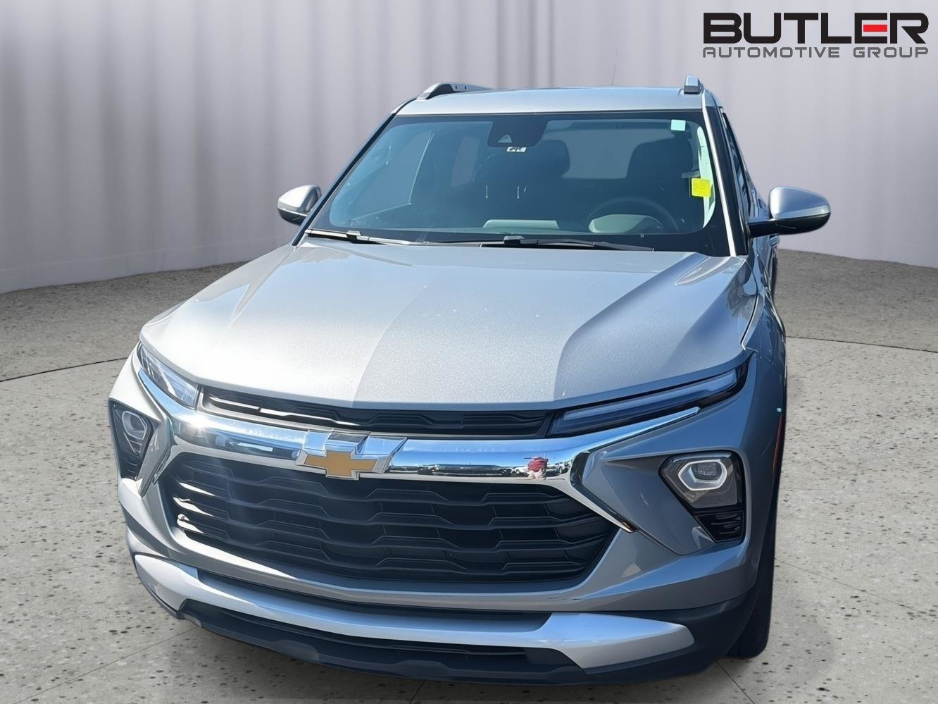Used 2024 Chevrolet TrailBlazer LT w/ Driver Confidence Package FWD image 3