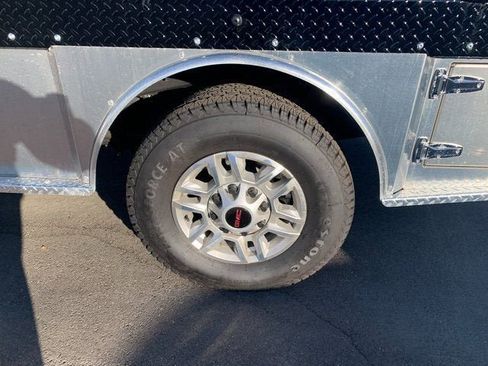 New 2025 GMC Sierra 2500 Pro AWD/4WD image 10