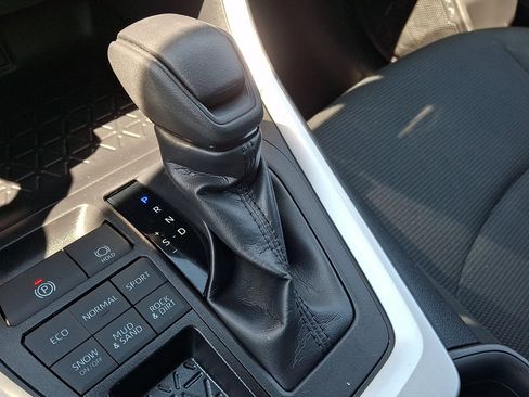 Used 2024 Toyota RAV4 LE AWD/4WD image 34