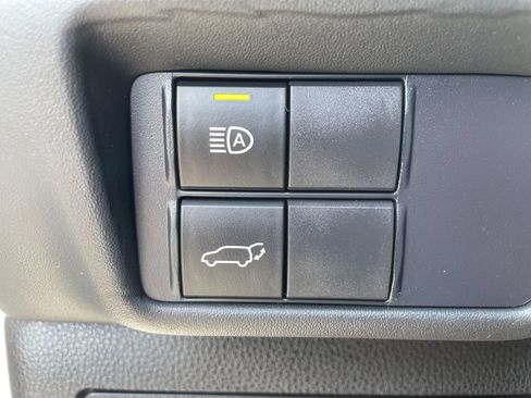 Used 2021 Toyota Highlander XLE AWD/4WD image 28