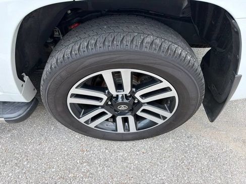 Used 2024 Toyota 4Runner Limited AWD/4WD image 4