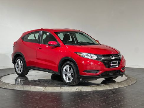 Used 2018 Honda HR-V LX image 2