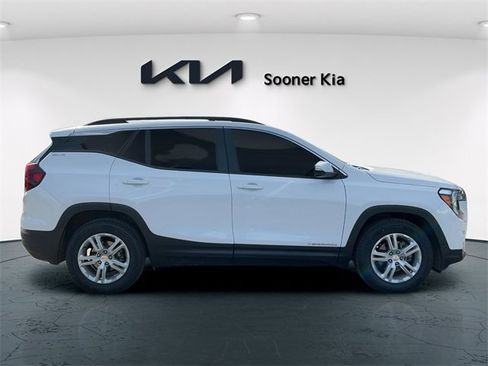 Used 2022 GMC Terrain SLE w/ Driver Convenience Package image 7