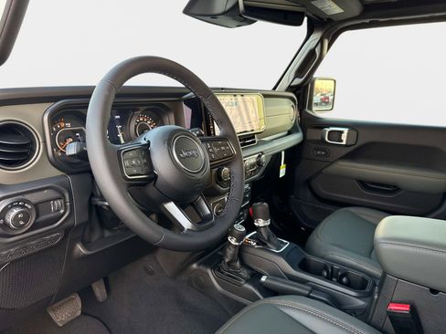 New 2026 Jeep Gladiator Mojave AWD/4WD image 32