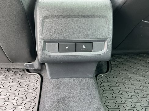 Used 2025 Volkswagen Jetta SEL FWD image 23
