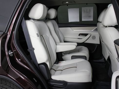 Used 2024 MAZDA CX-90 Plug-In Hybrid w/ Premium Plus image 30