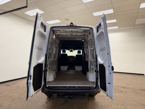 Used 2025 Mercedes-Benz Sprinter 2500 image 5
