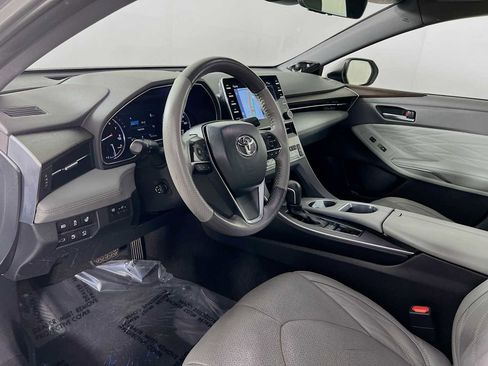 Used 2019 Toyota Avalon Limited image 9