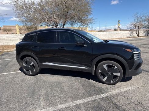 Used 2025 Nissan Kicks SR w/ Illumination Package image 6