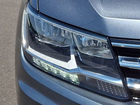 Used 2021 Volkswagen Tiguan SE w/ Panoramic Sunroof Package AWD/4WD image 10
