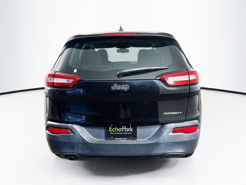 Used 2017 Jeep Cherokee Sport image 7