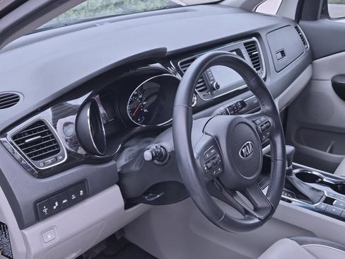 Used 2021 Kia Sedona EX w/ EX Premium Package FWD image 10
