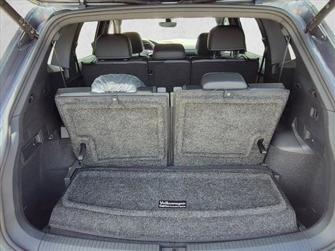Used 2023 Volkswagen Tiguan SE R-Line FWD image 6