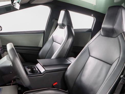 Used 2024 Tesla Cybertruck AWD Crew Cab image 21