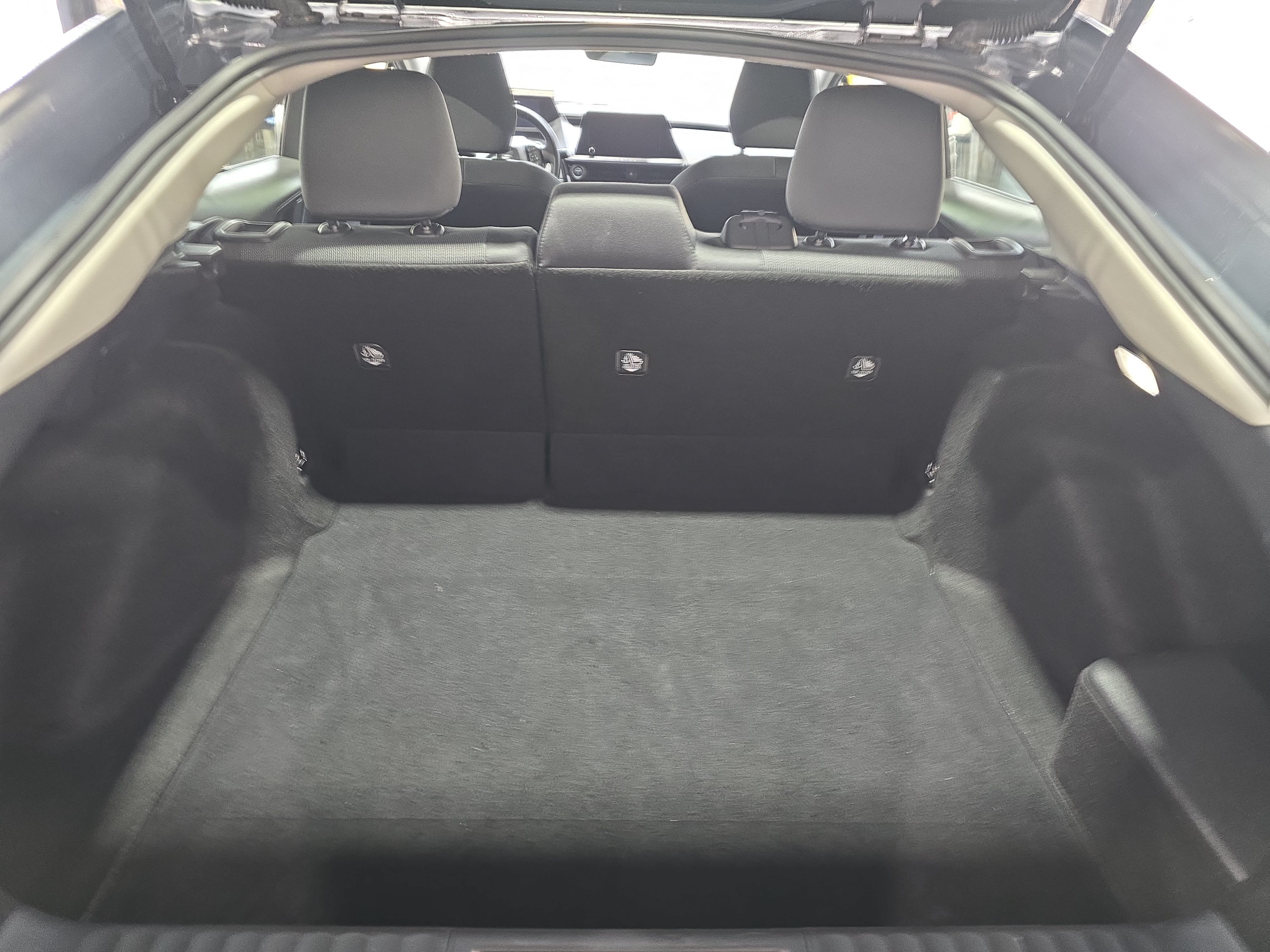 Used 2025 Toyota Prius LE FWD image 12