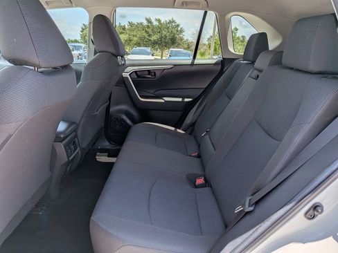 Used 2022 Toyota RAV4 LE FWD image 17
