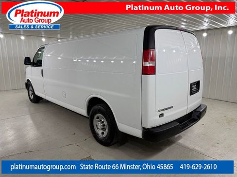 Used 2017 Chevrolet Express 3500 Extended RWD image 3
