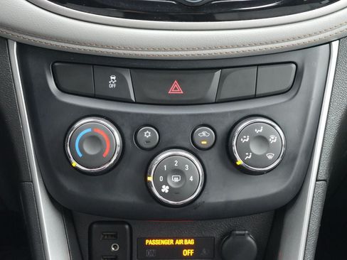 Used 2020 Chevrolet Trax LT FWD image 41