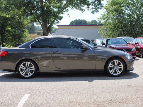 Used 2011 BMW 335i Convertible RWD image 32