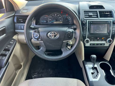 Used 2014 Toyota Camry L image 15