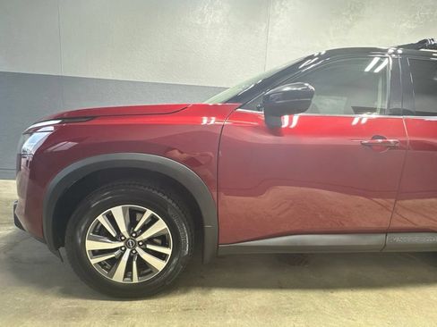 Used 2022 Nissan Pathfinder SL AWD/4WD image 8