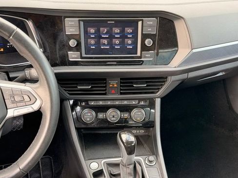 Used 2024 Volkswagen Jetta SE FWD image 15