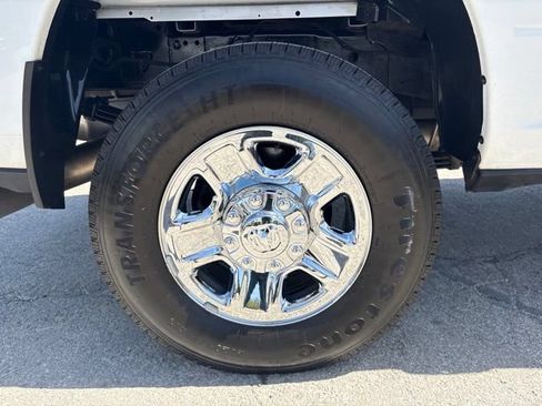 Used 2024 RAM 3500 Tradesman w/ Chrome Appearance Group AWD/4WD image 8