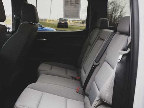 Used 2018 Chevrolet Silverado 1500 Custom w/ Custom Value Package image 19