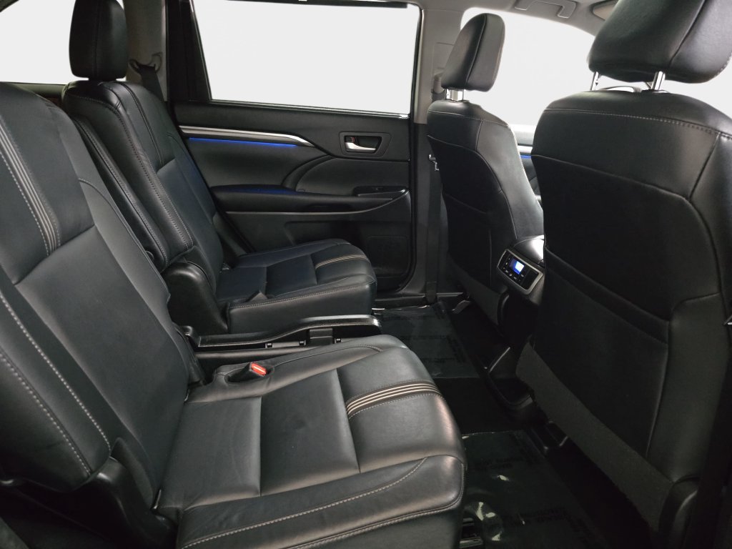 Used 2017 Toyota Highlander SE AWD/4WD image 13