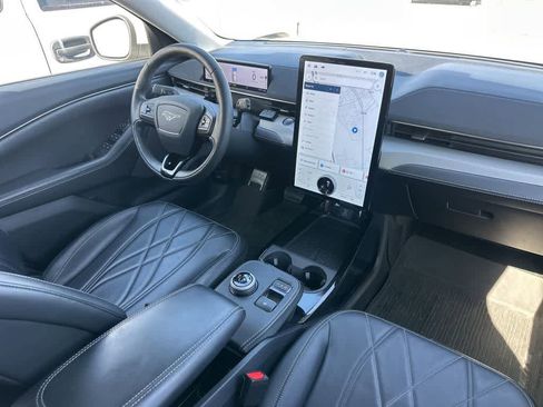 Used 2022 Ford Mustang Mach-E Select image 7