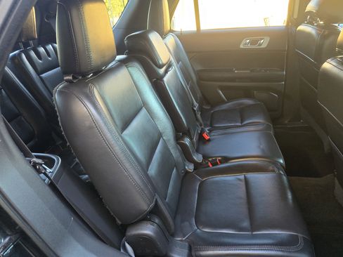 Used 2015 Ford Explorer Limited image 12