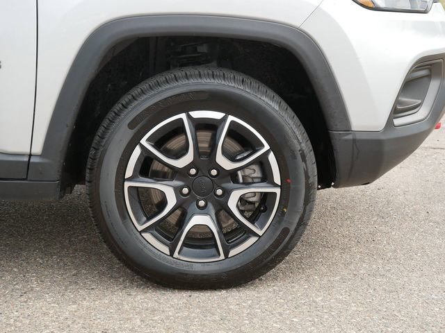 Used 2024 Jeep Compass Trailhawk AWD/4WD image 9
