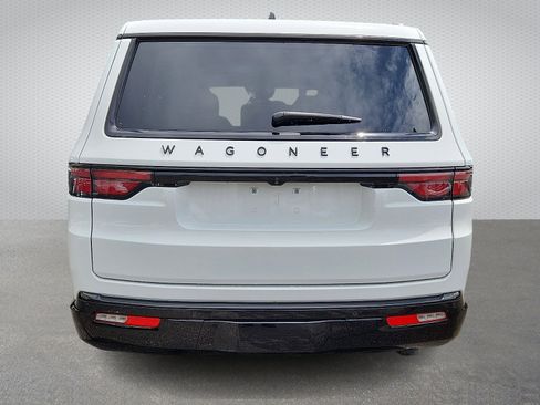 Used 2024 Jeep Wagoneer Series II AWD/4WD image 5