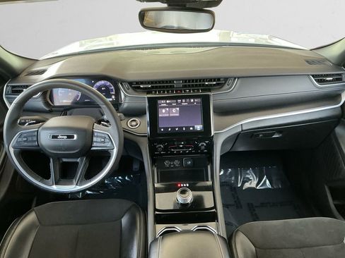 Used 2023 Jeep Grand Cherokee Altitude image 10