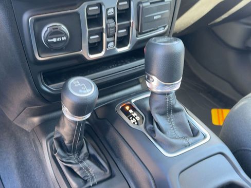 New 2025 Jeep Gladiator Sport image 17