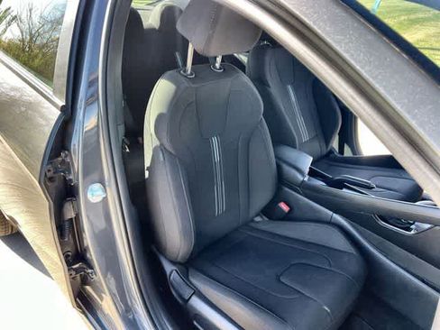 Used 2025 Hyundai Elantra Sport image 12