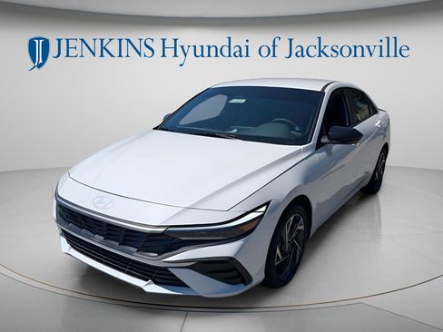 New 2025 Hyundai Elantra SEL FWD image 7