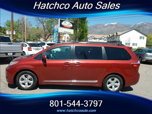 Used 2016 Toyota Sienna LE FWD image 2
