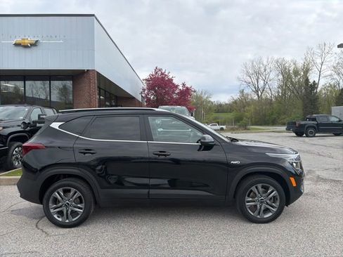 Used 2023 Kia Seltos S AWD/4WD image 2