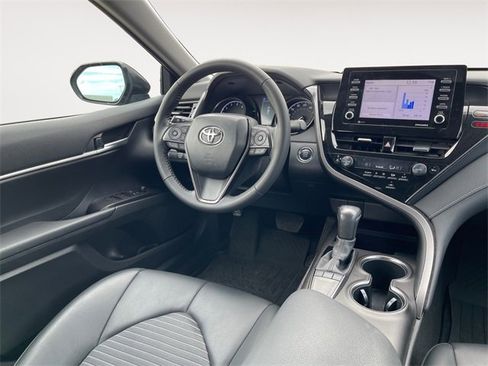 Used 2023 Toyota Camry SE w/ Convenience Package image 10