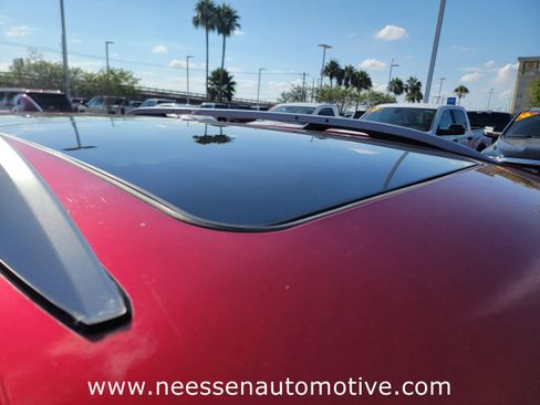 Used 2024 GMC Terrain SLT w/ Infotainment Package II image 8