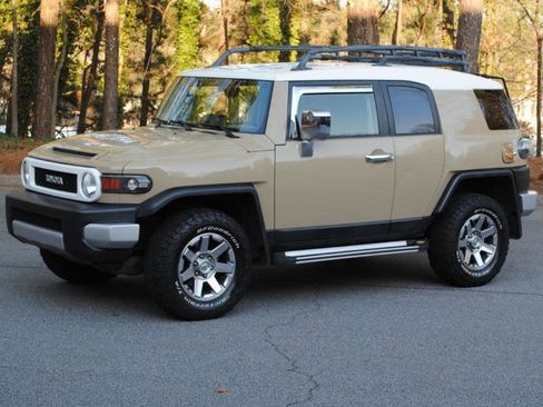 Used 2014 Toyota FJ Cruiser 4WD w/ Upgrade Package image 9