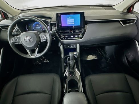 Used 2023 Toyota Corolla Cross XLE image 27