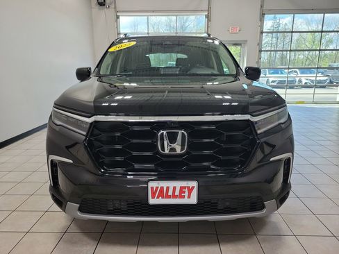 Used 2025 Honda Pilot Elite image 6