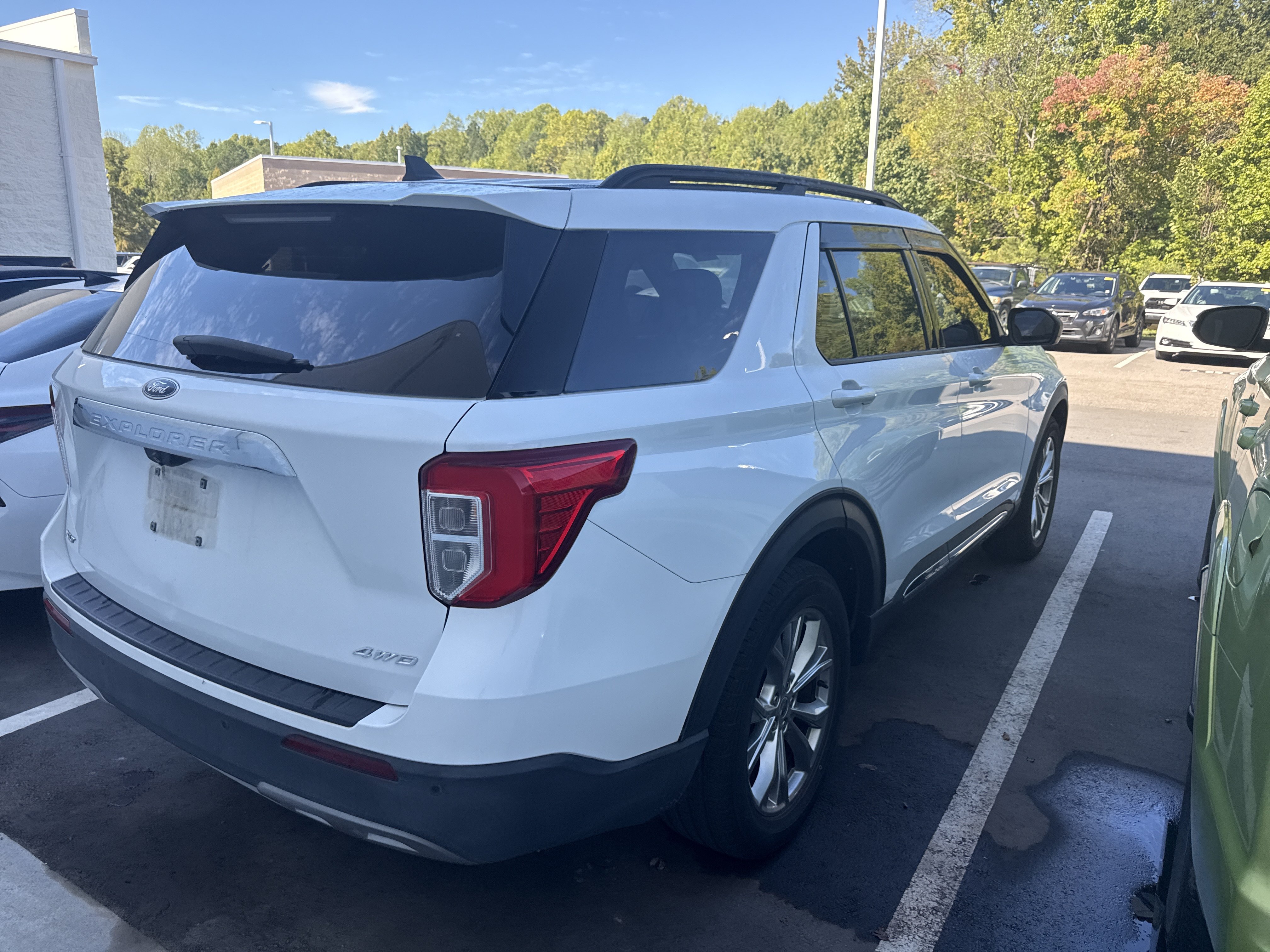 Used 2021 Ford Explorer XLT w/ Equipment Group 202A AWD/4WD image 6